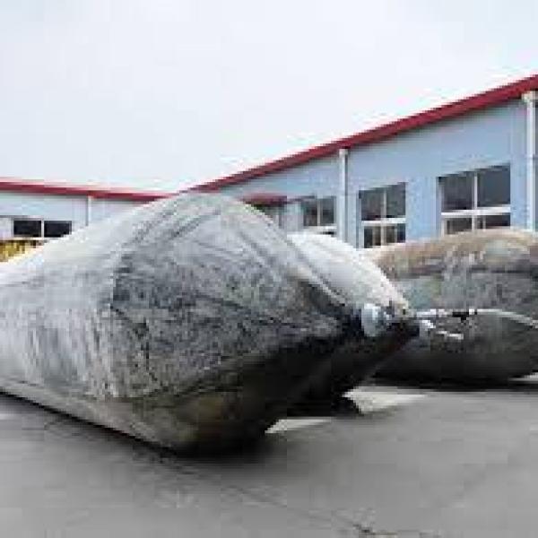 Marine rubber ship launching and landing airbags